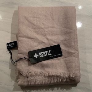 Beryll good people Grey 100% Cashmere Scarf Tissue Weight Brand New with Tag